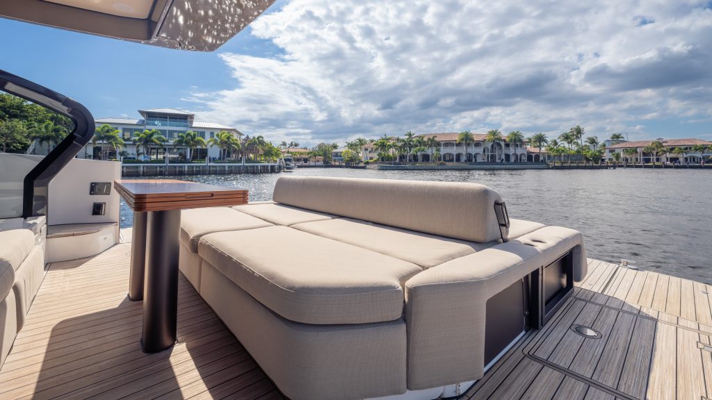 Azimut-Benetti-Americas-Listing-on-YachtWay-30