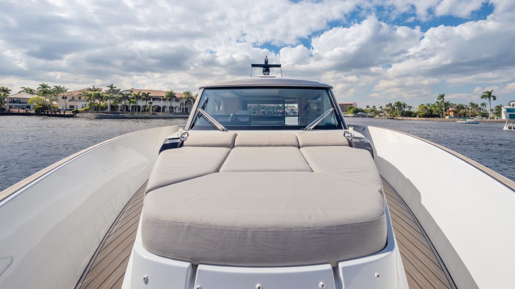 Azimut-Benetti-Americas-Listing-on-YachtWay-34