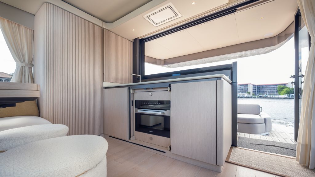 Azimut-Benetti-Americas-Listing-on-YachtWay-43