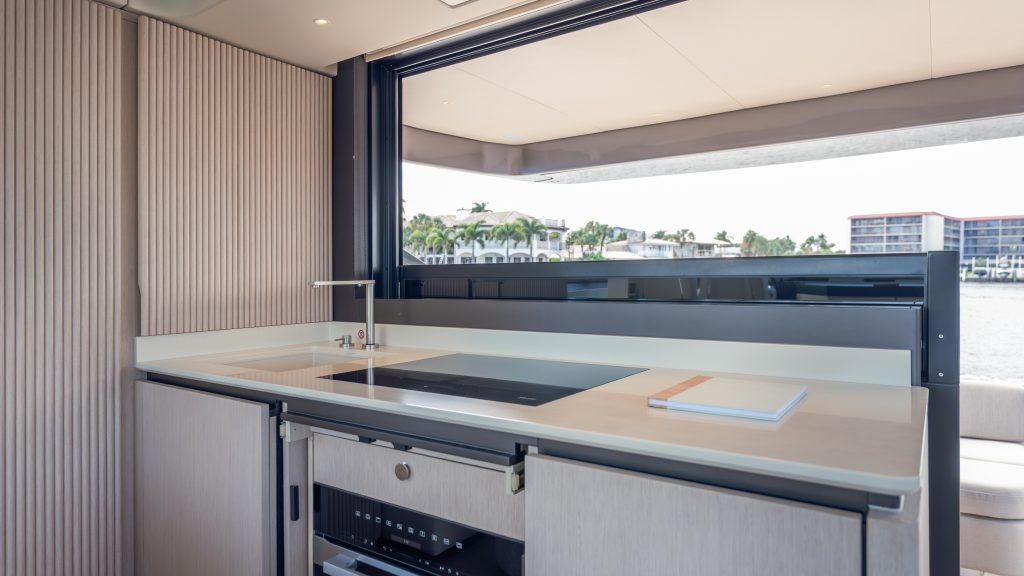 Azimut-Benetti-Americas-Listing-on-YachtWay-44