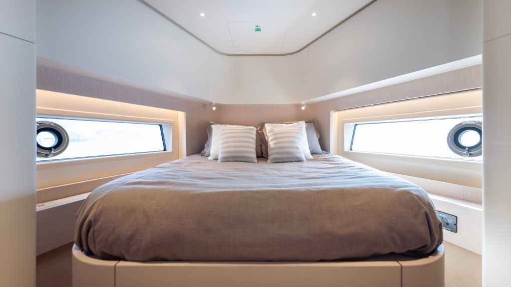 Azimut-Benetti-Americas-Listing-on-YachtWay-58