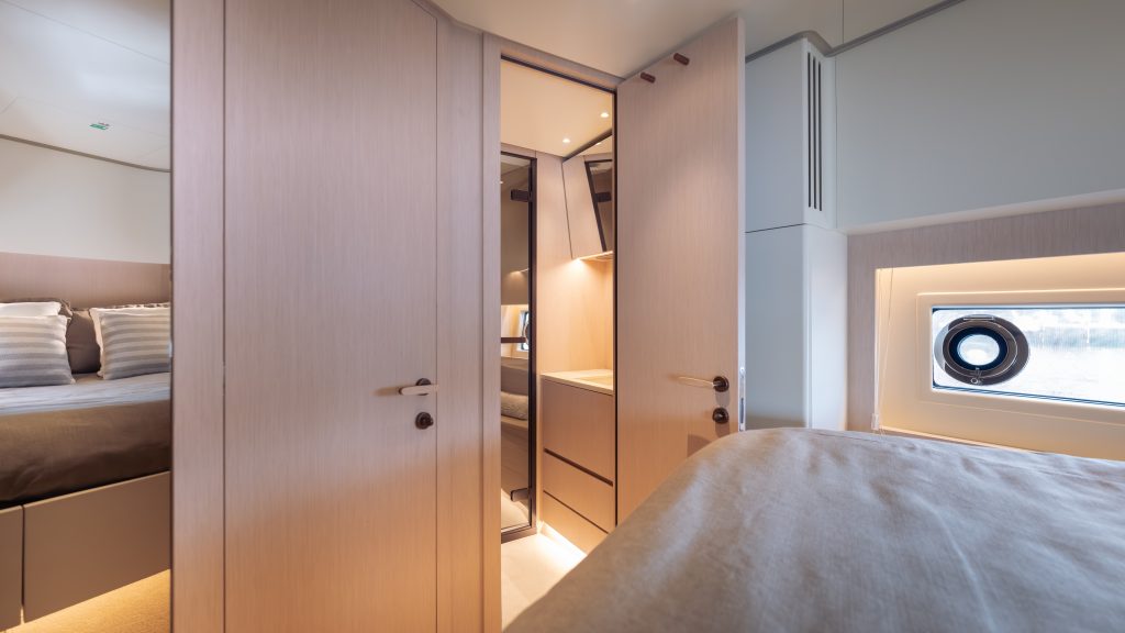 Azimut-Benetti-Americas-Listing-on-YachtWay-60