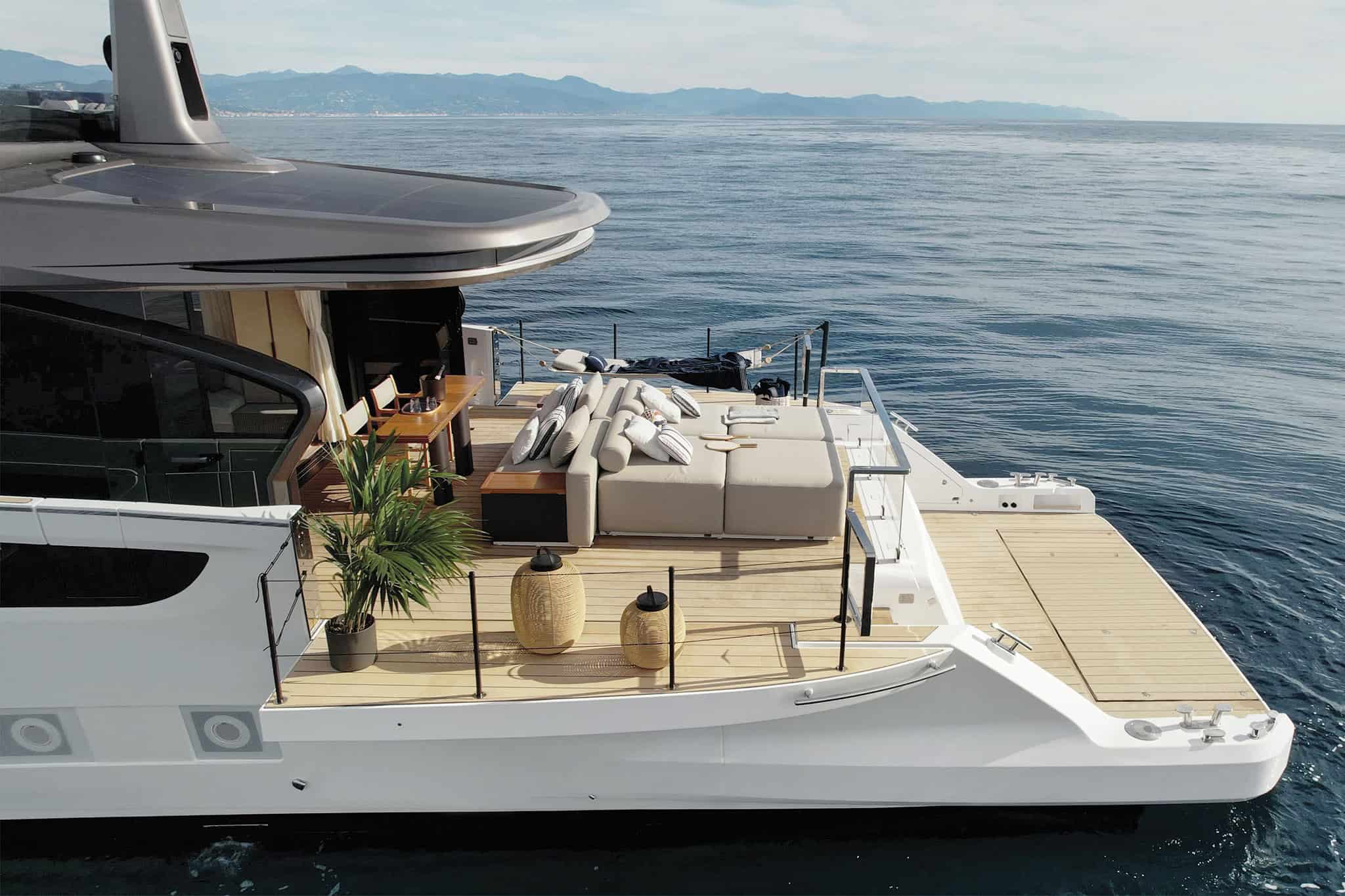 Azimut Seadeck 7 _Fun Island Exterior