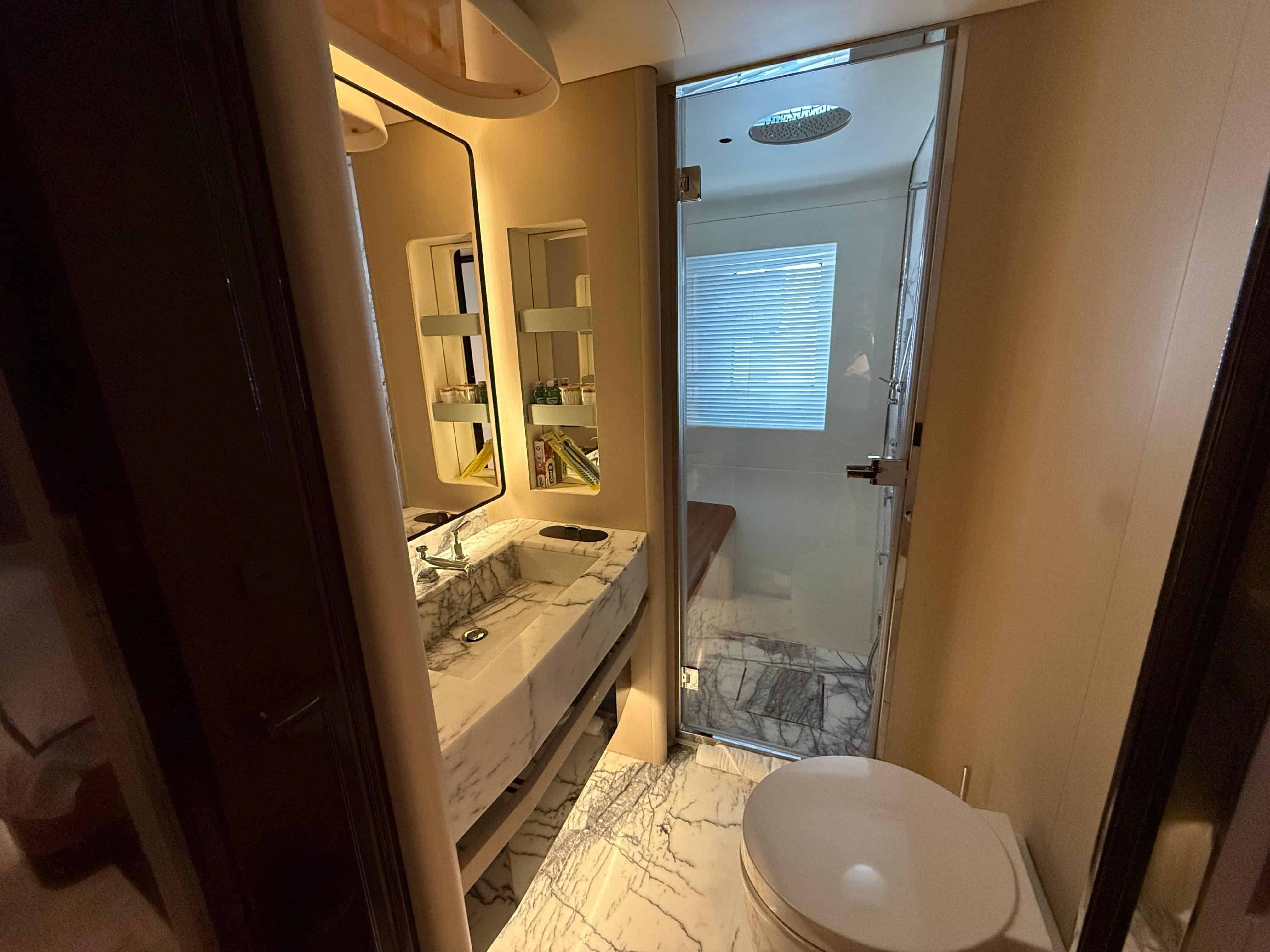 GUEST CABIN BATHROOM (2)