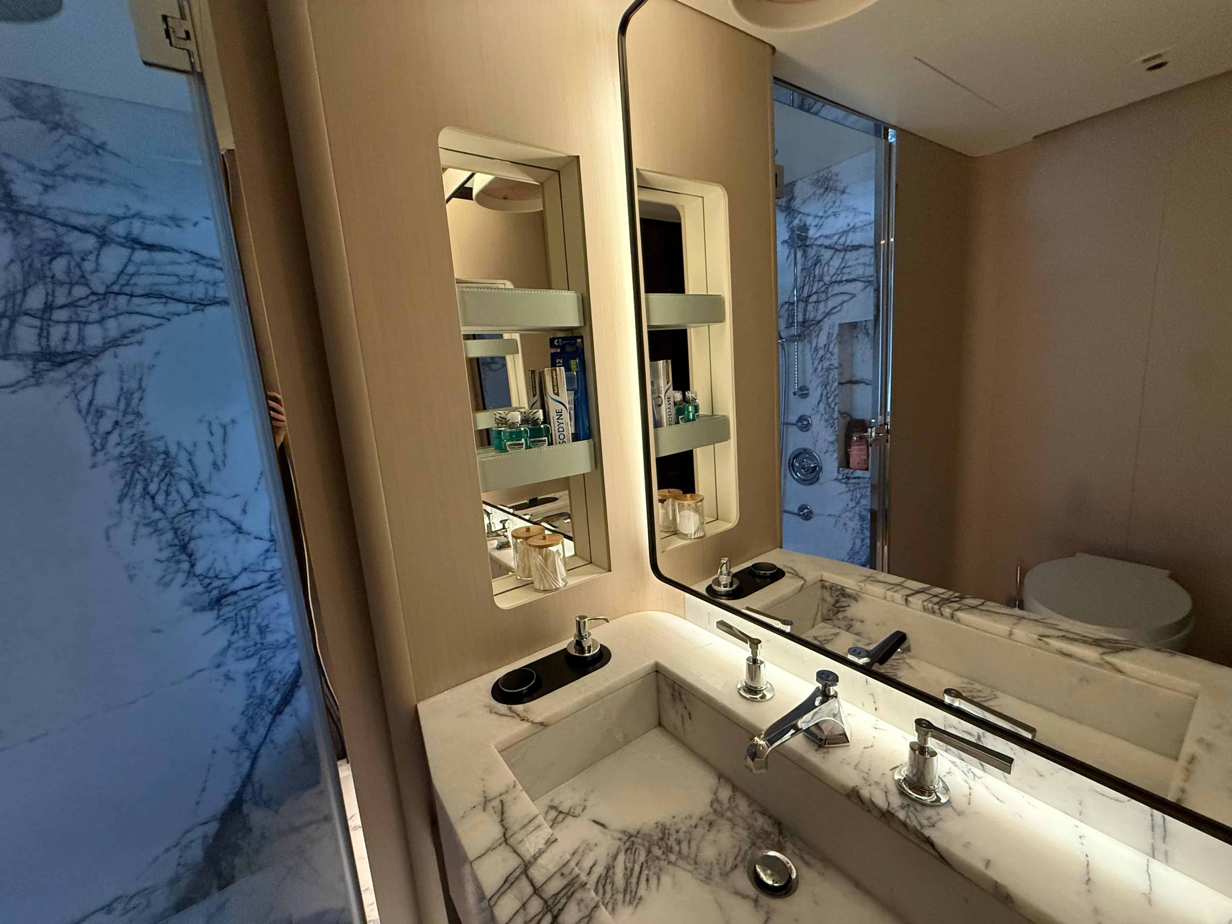 GUEST CABIN BATHROOM (3)