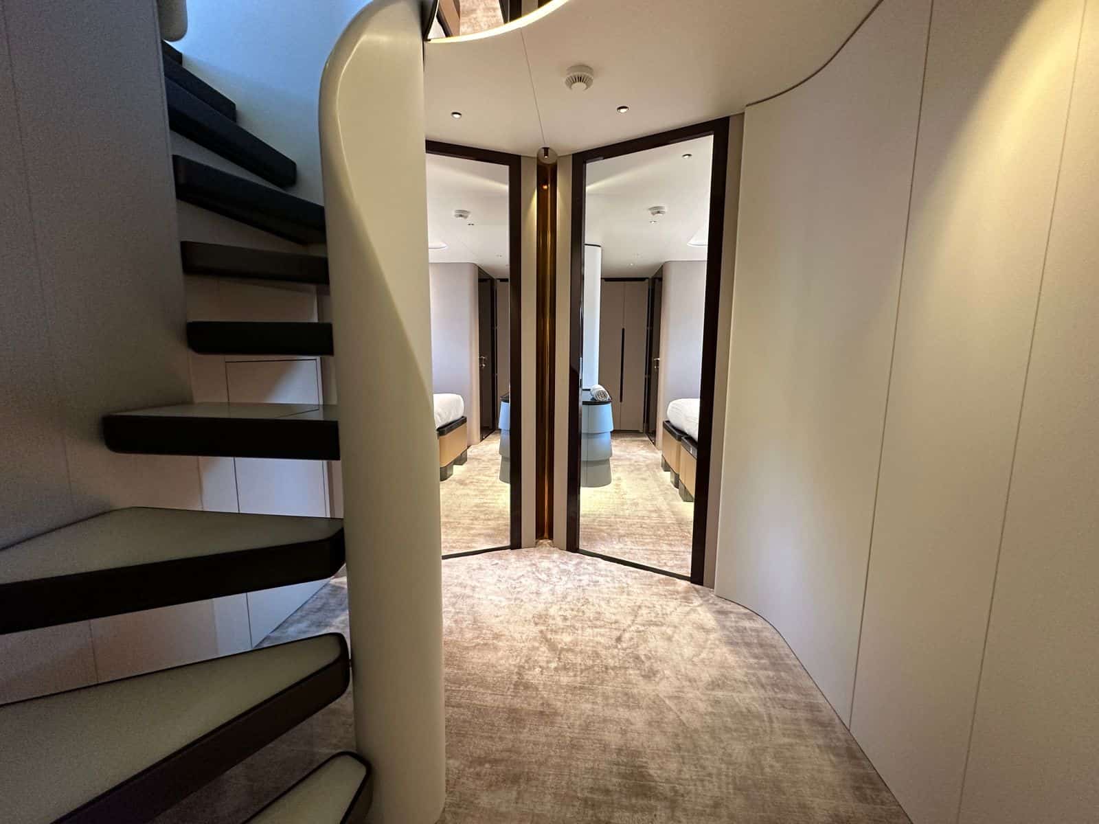 GUESTS LOBBY