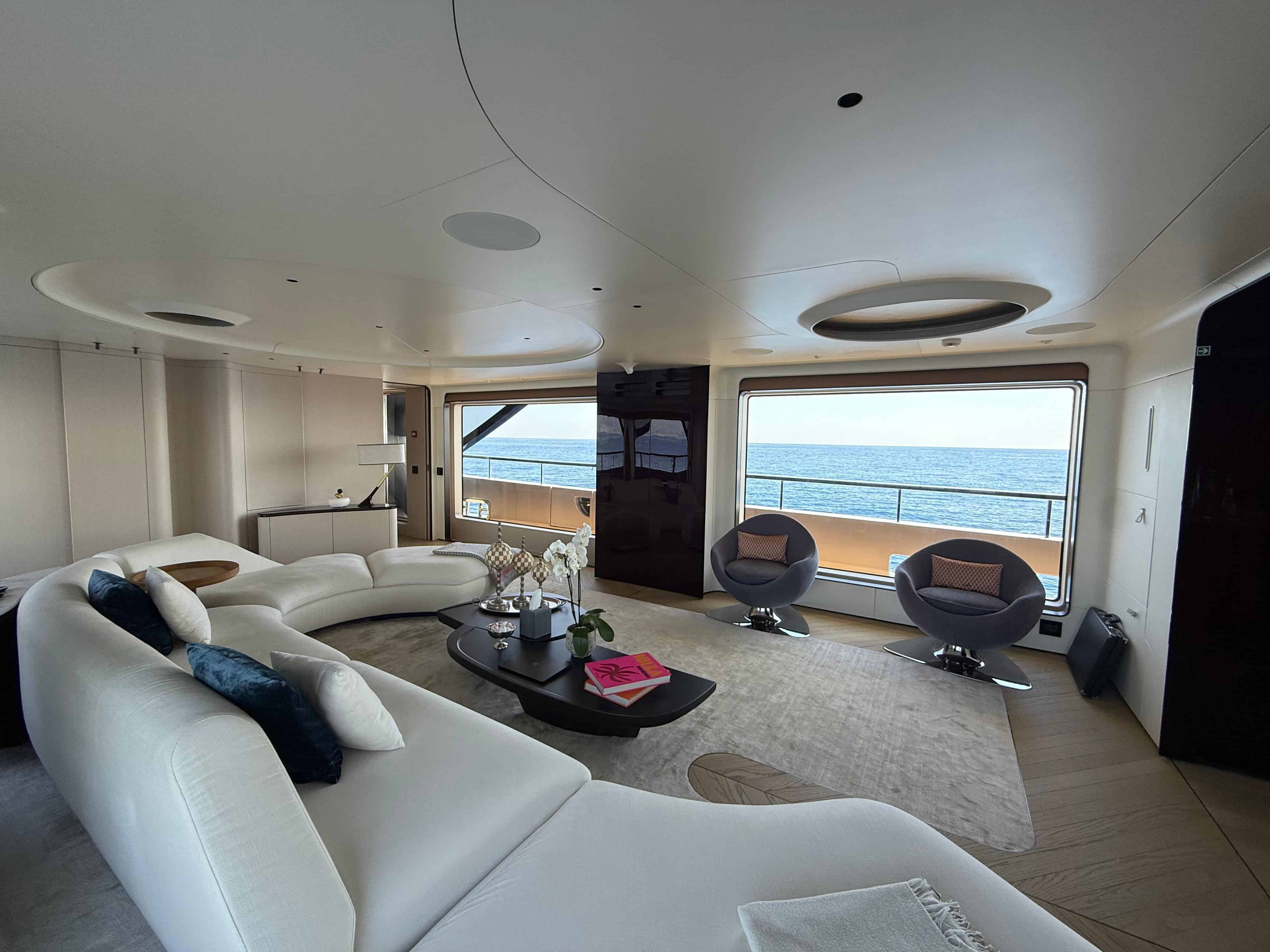 SALOON (2)
