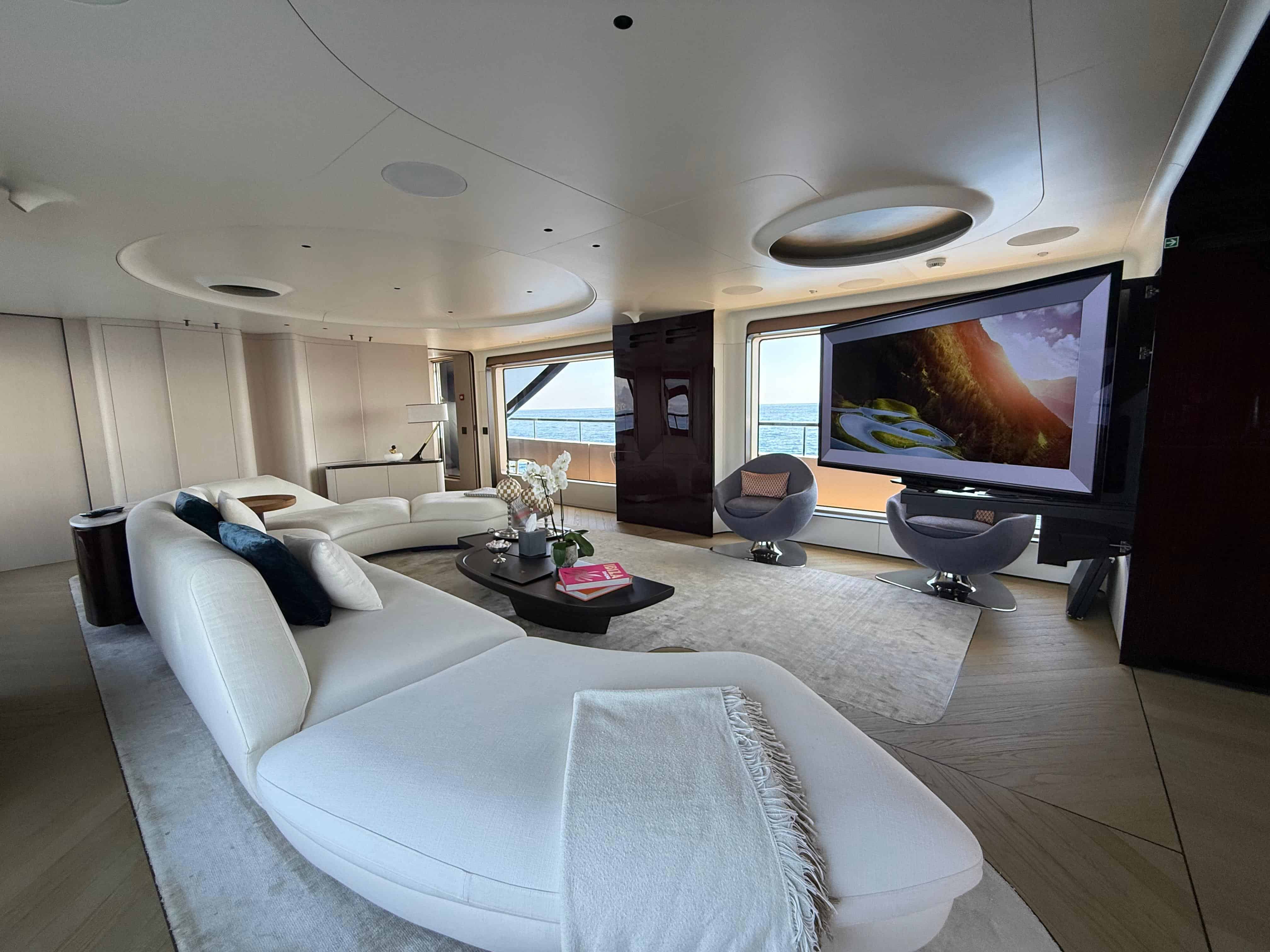 SALOON