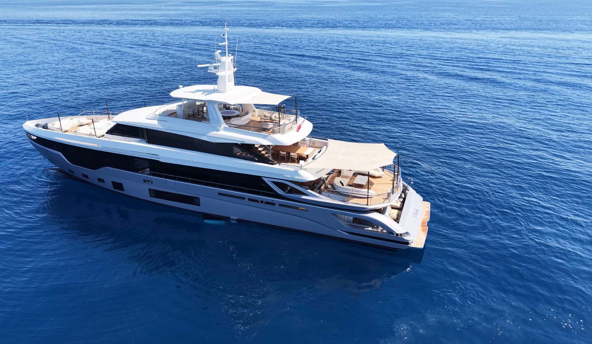 THE YACHT (10)