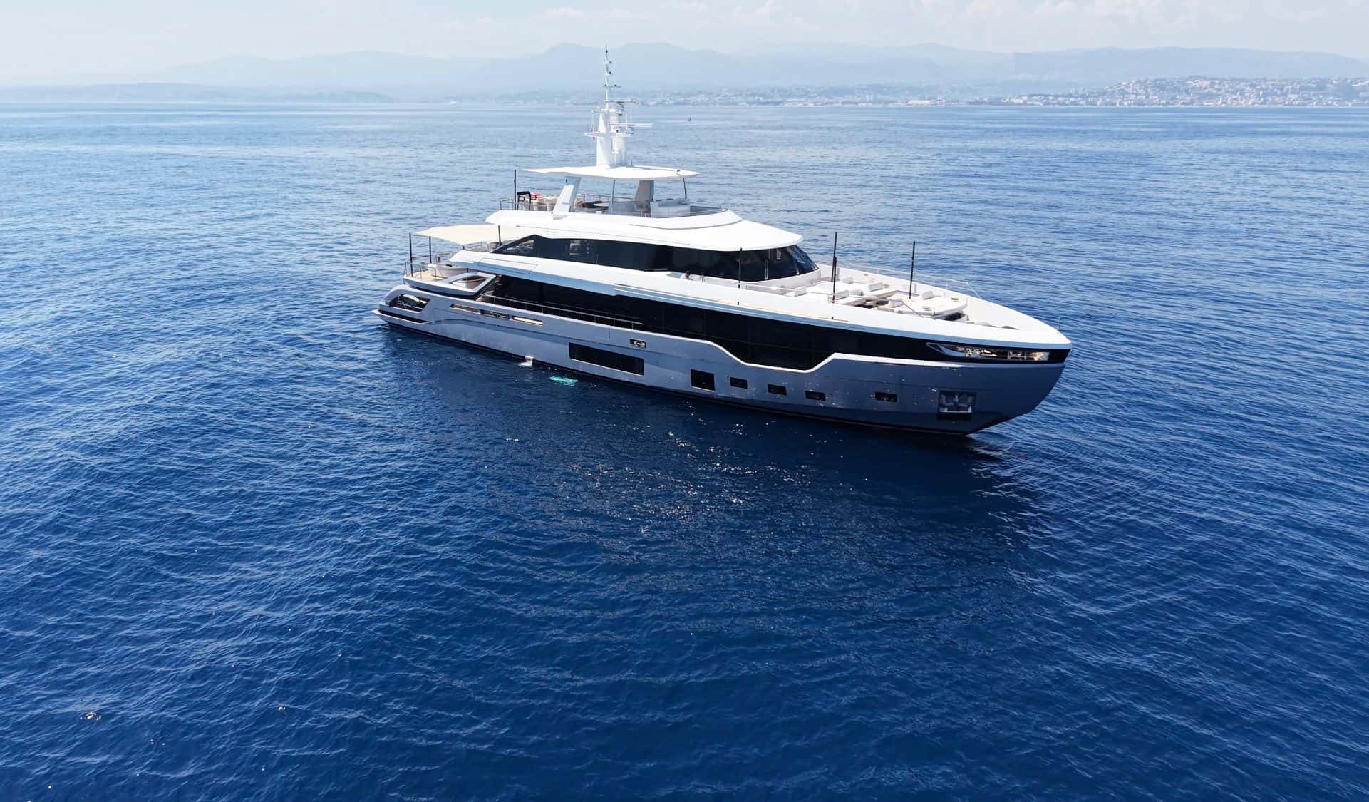 THE YACHT (11)