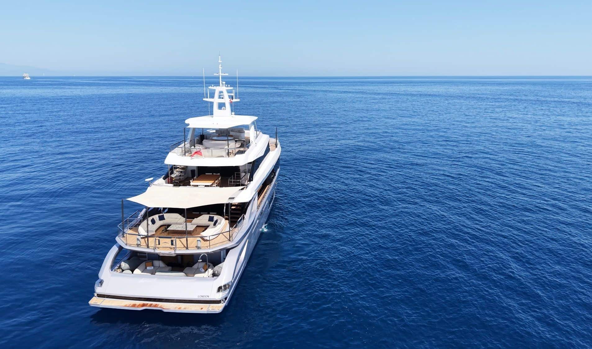 THE YACHT (2)
