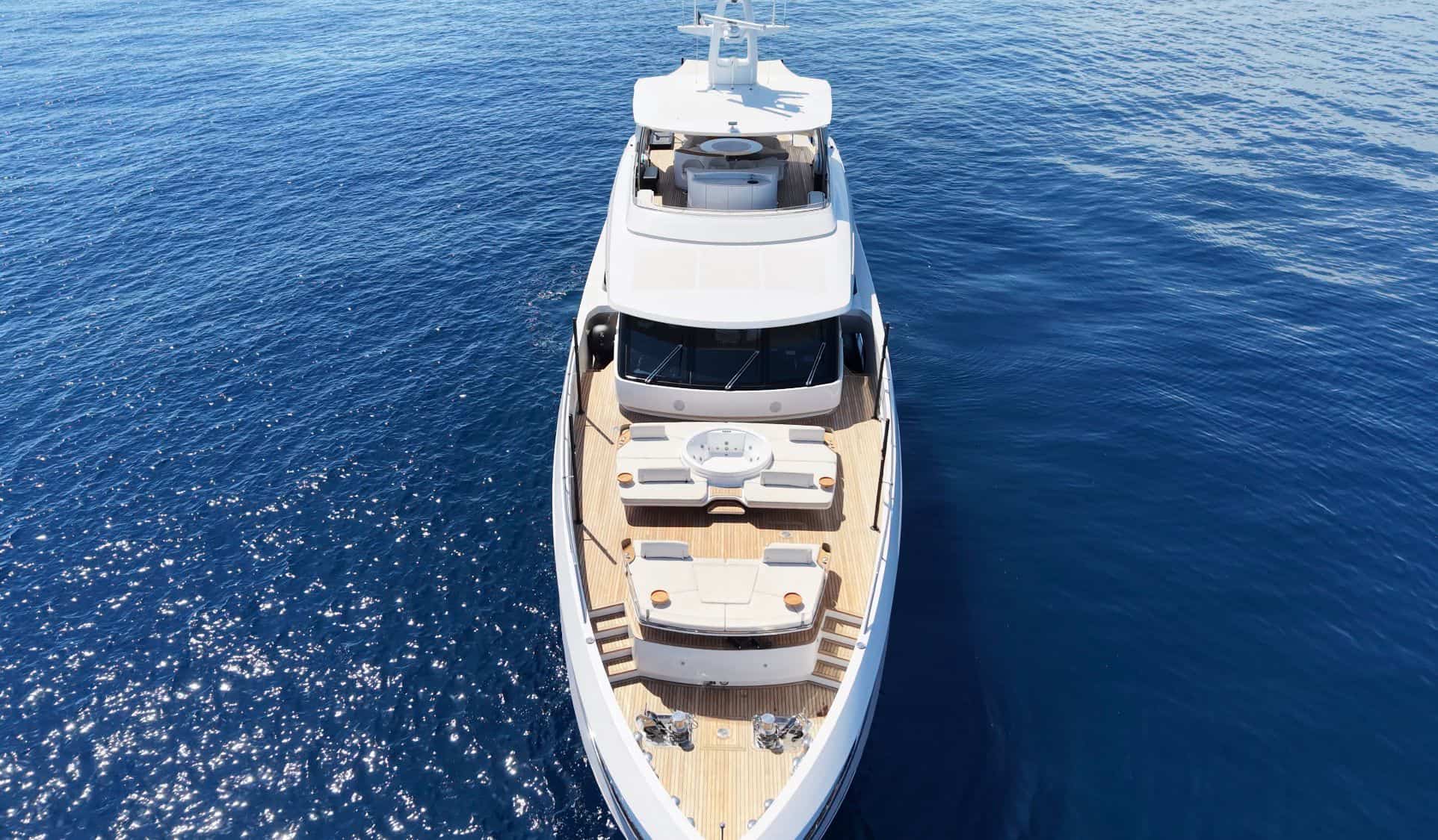 THE YACHT (3)