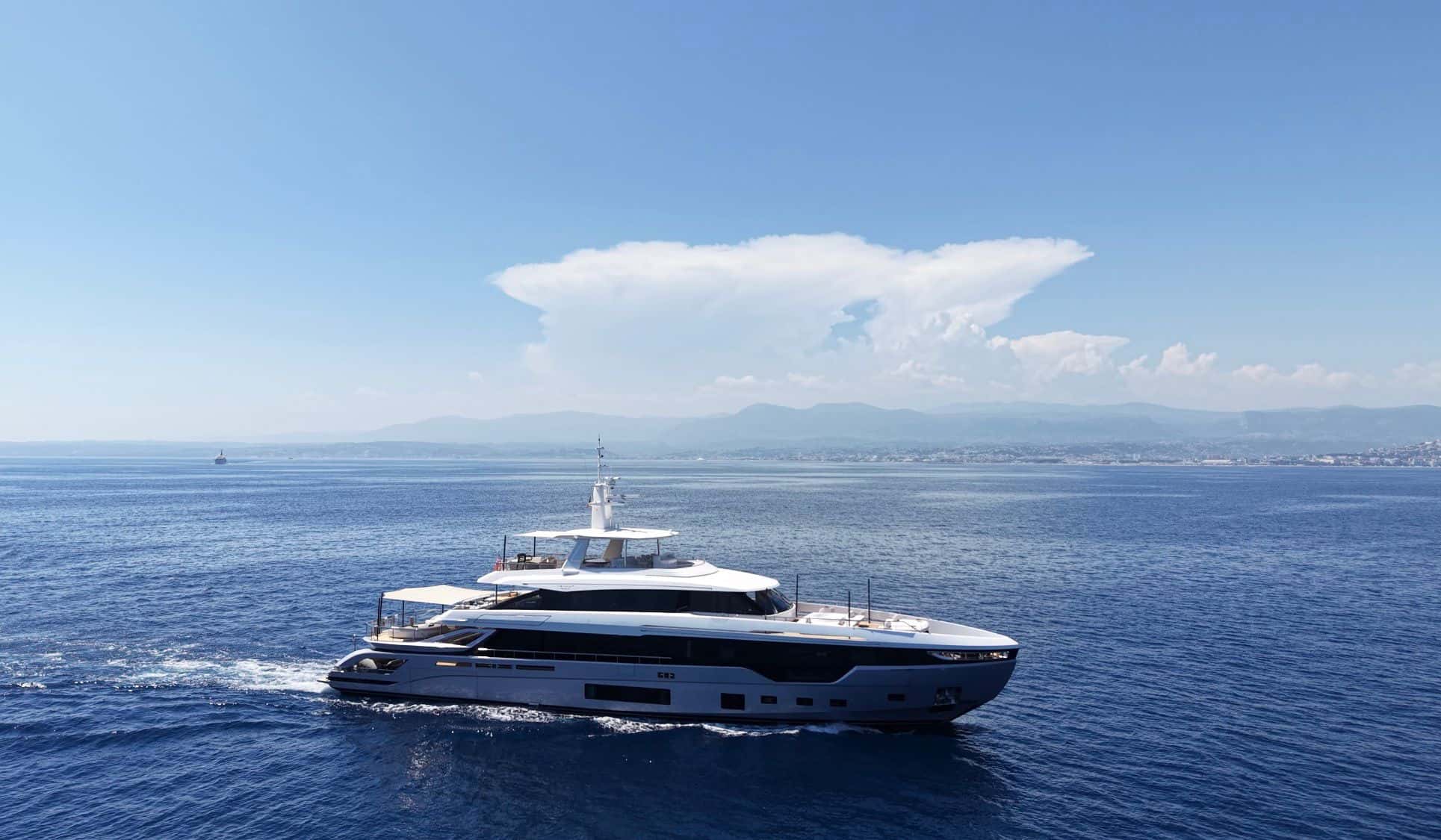 THE YACHT (6)