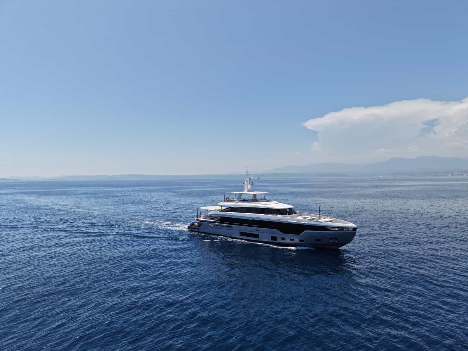 THE YACHT (9)