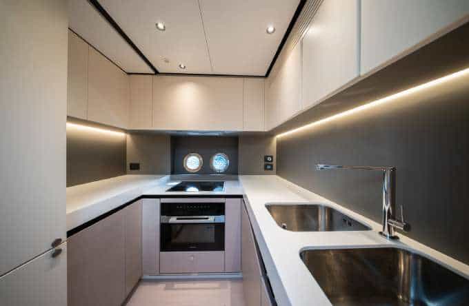 AZIMUT S8 2025MY BF_43
