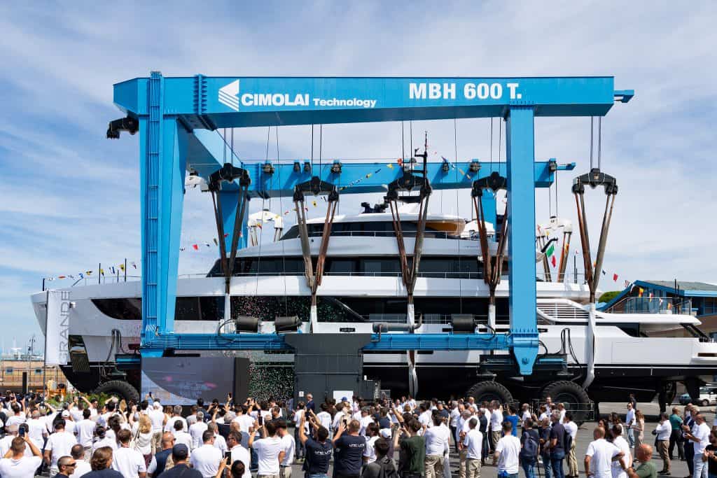 Azimut launches Grande 44 (7)
