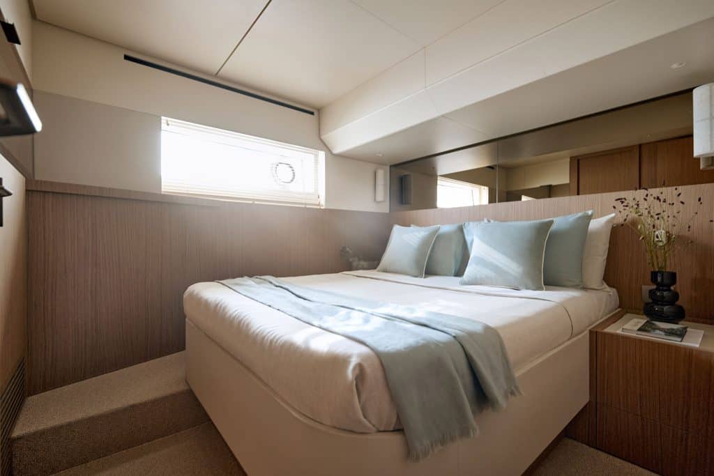 Seadeck 9 Starboard VIP cabin
